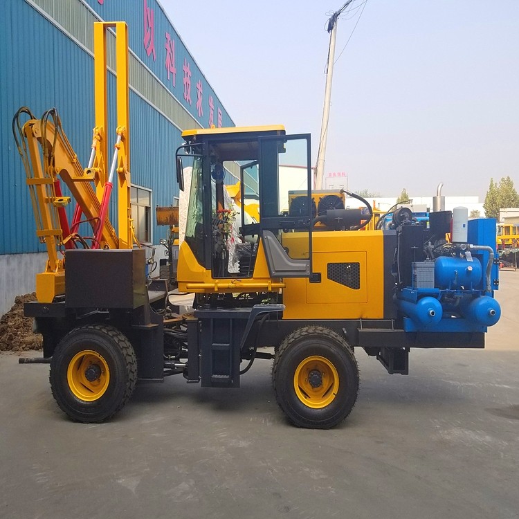 廠家專銷打樁機,裝載機改裝公路護(hù)欄打樁機